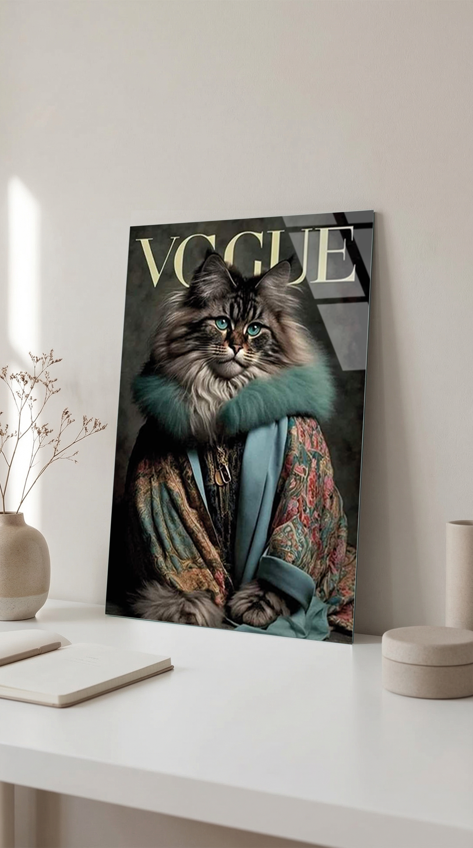 Karizmatik Kedi Portresi Cam Tablo – Alternatif Görsel