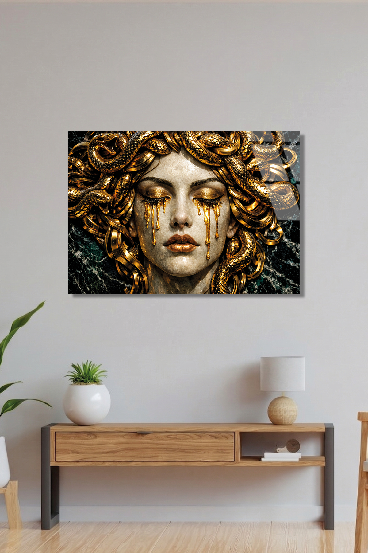 Medusa’nın Altın Bakışı Cam Tablo | Vitraum