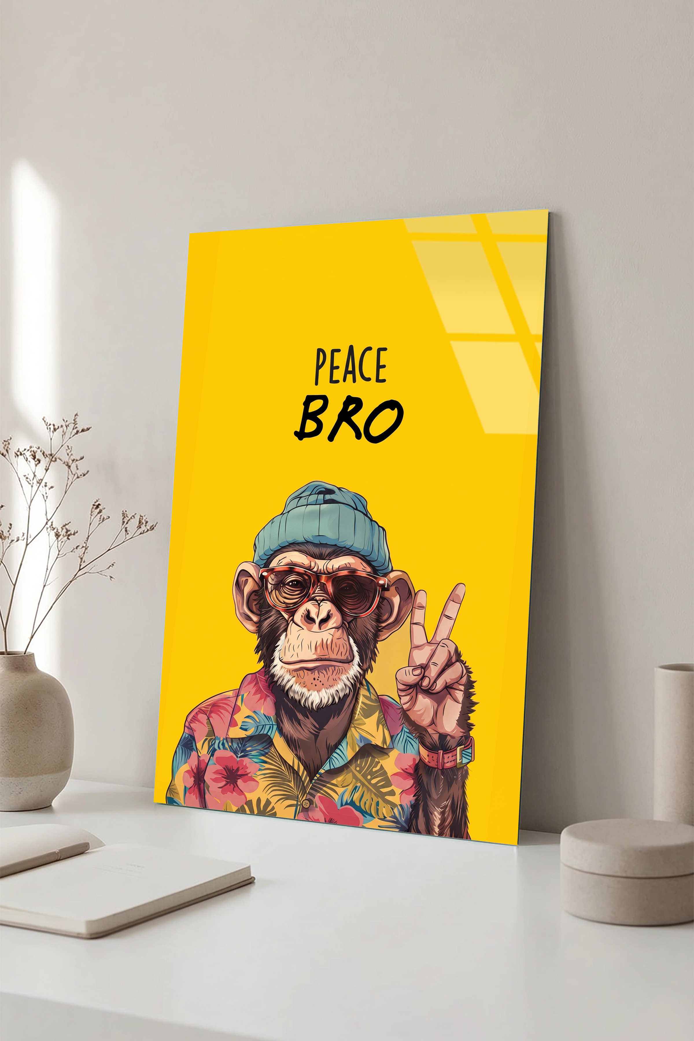"Peace Bro" Yazılı Gözlüklü ve Bereli Havalı Maymun Cam Tablo