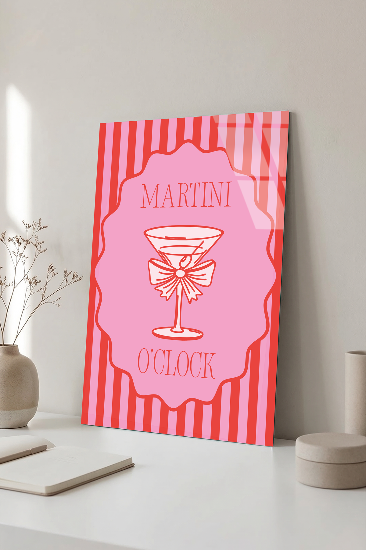 Pembe Çizgili "Martini O'Clock" Kokteyl Cam Tablo