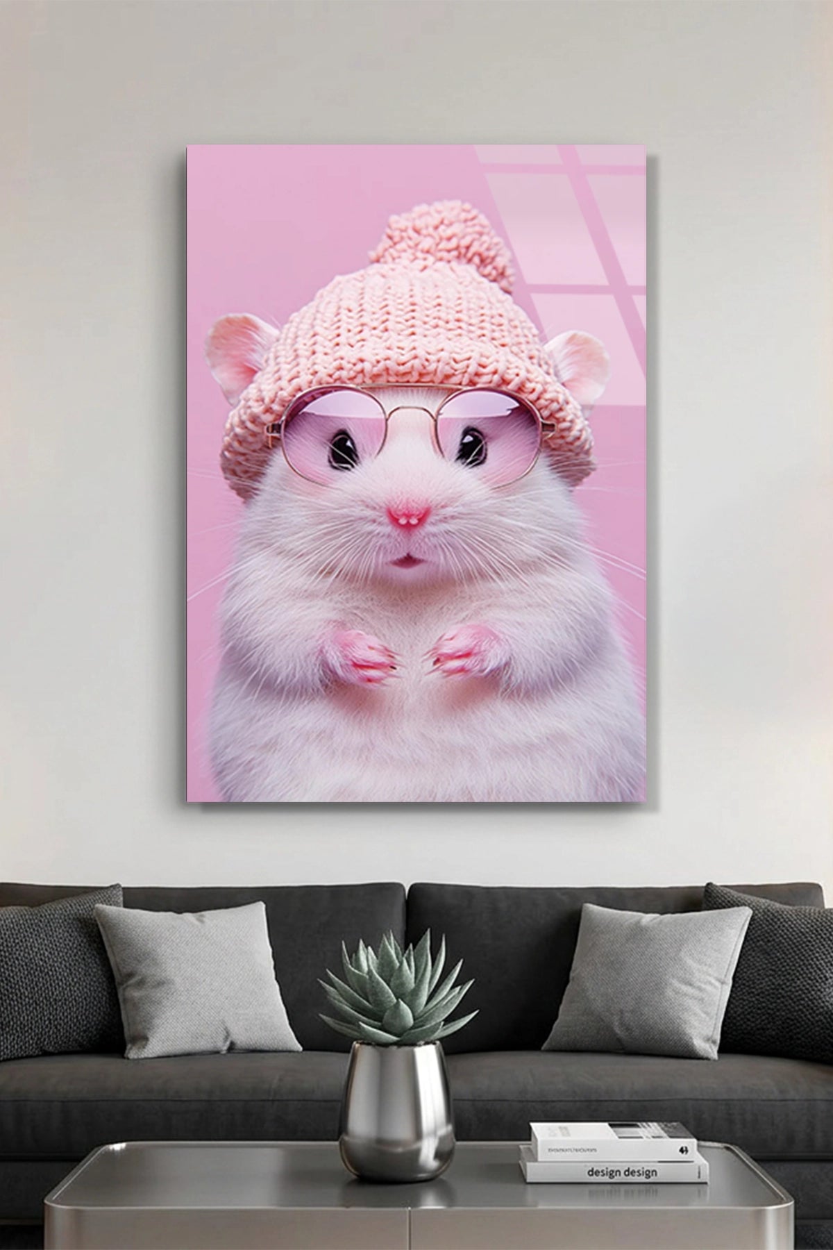Pembe Gözlüklü ve Şapkalı Sevimli Hamster İllüstrasyonu Cam Tablo